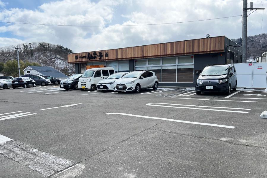 らーめん堂 仙台っ子 愛子店 外観（店舗向かって右角奥「駐輪場」）